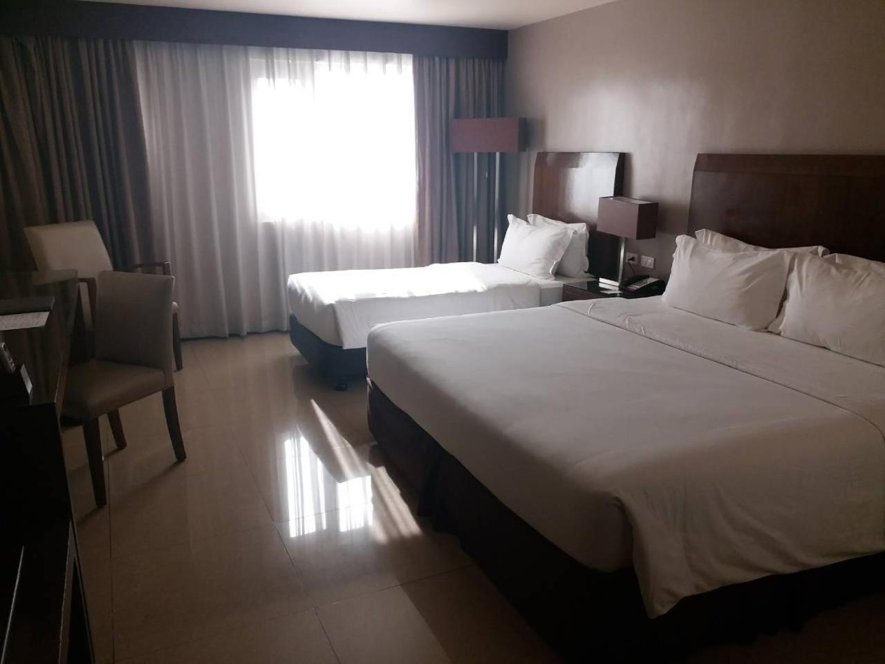 Mandarin Plaza Hotel Cebu Exterior foto